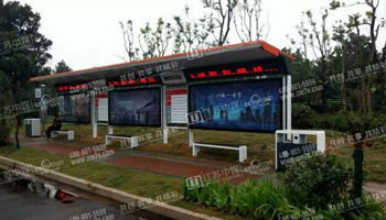  南京开发区新港大道公交站台 